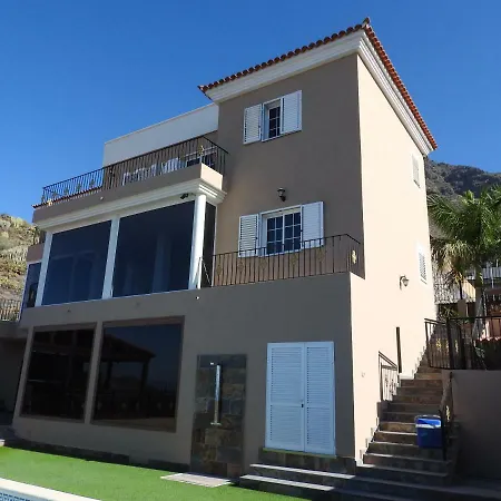 فيلة Roque Paraiso أذيخي
